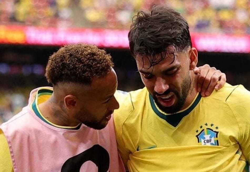 Lucas Paquetá deixa o campo em Brasil x Japão com cara de dor e amparado por Neymar na Copa do Mundo