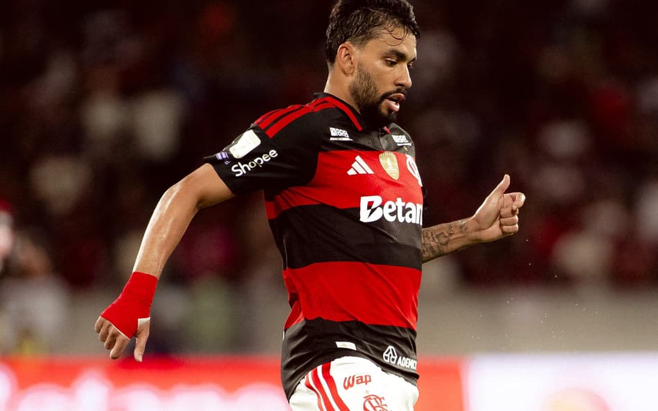 Lucas Paquetá em ação pelo Flamengo contra o Bahia
