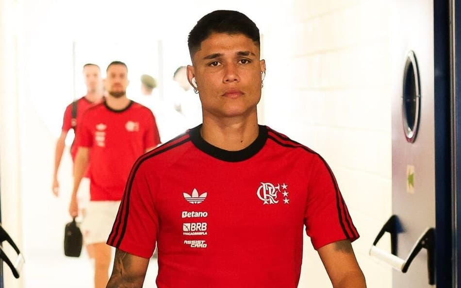 Luiz Araújo na chegada do Flamengo ao estádio