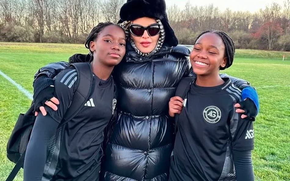 Madonna, e suas duas filhas Estere e Stella