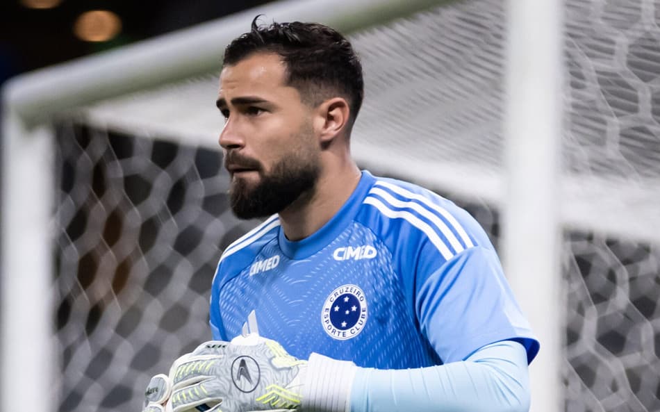 Matheus Cunha se aquece no Mineiirão