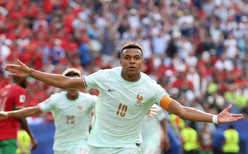 Mbappé comemora gol na partida da França contra Marrocos