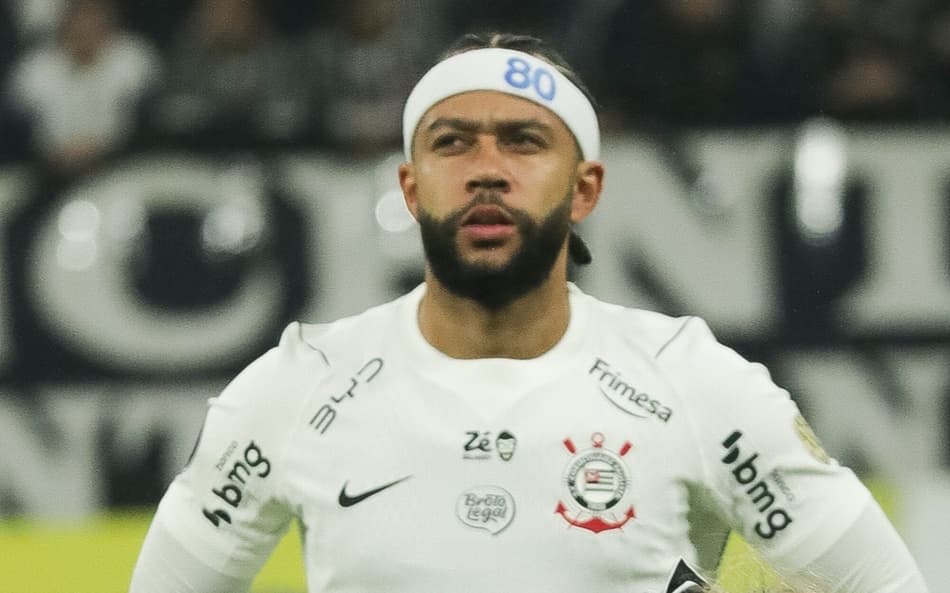 Vai renovar com o Corinthians? Memphis publica mensagem enigmática