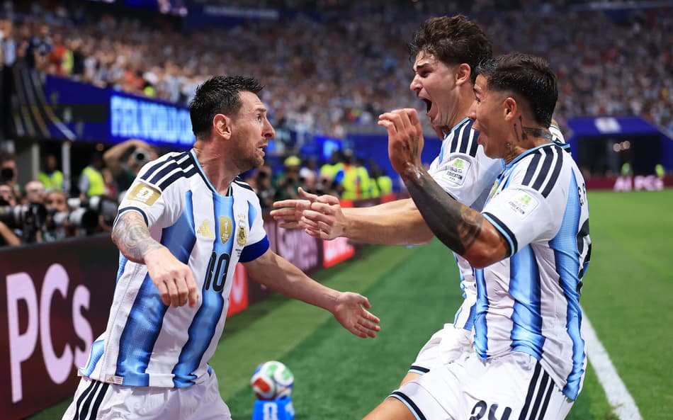 Argentina e Suíça brigam por vaga na semifinal da Copa do Mundo (Foto: ELSA/AFP)