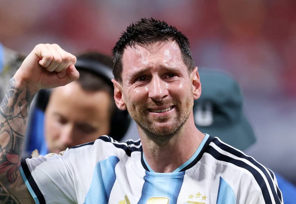 Messi cai no choro após virada histórica da Argentina sobre o Egito