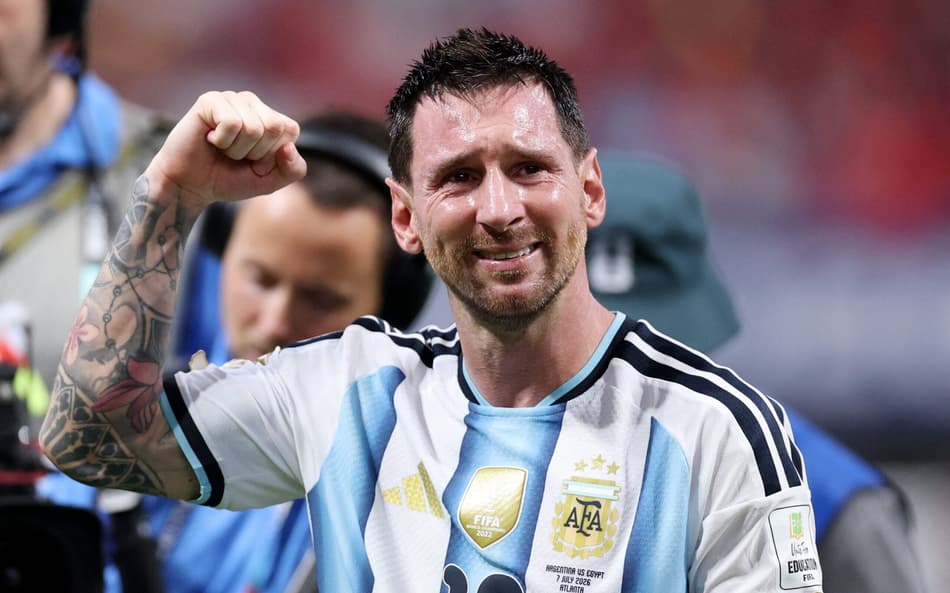 Messi cai no choro após virada histórica da Argentina sobre o Egito