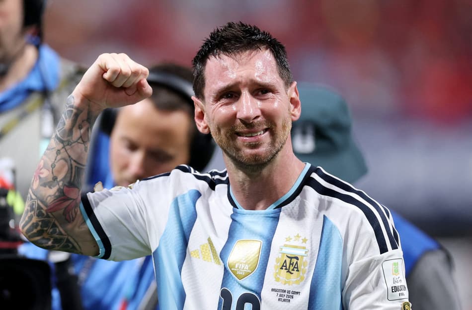 A comemoração eufórica de Lionel Messi na virada histórica da Argentina sobre o Egito