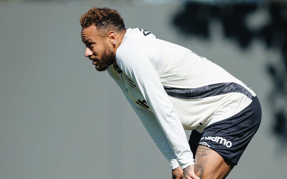 Neymar durante treino do Santos após a Copa do Mundo