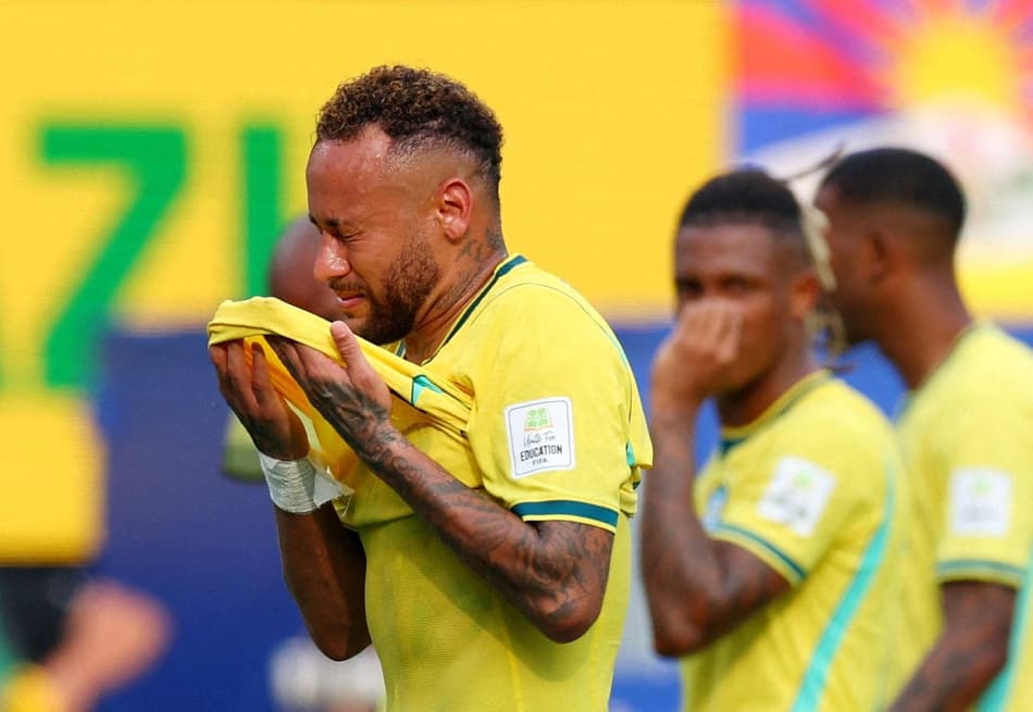 Neymar lamenta eliminação na Copa do Mundo