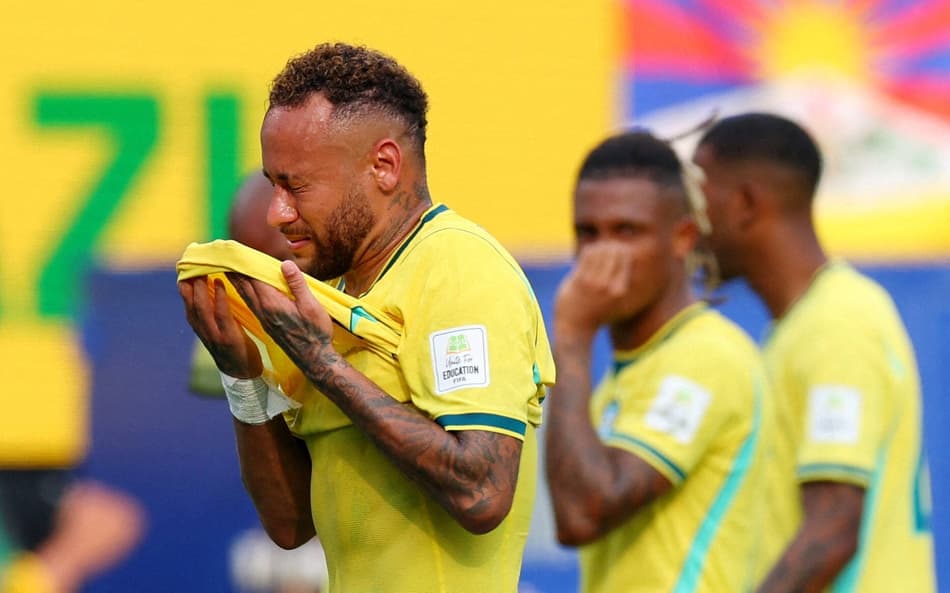 Neymar lamenta eliminação na Copa do Mundo
