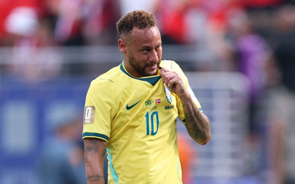 Neymar recebeu amarelo contra a Noruega e gerou multa à CBF