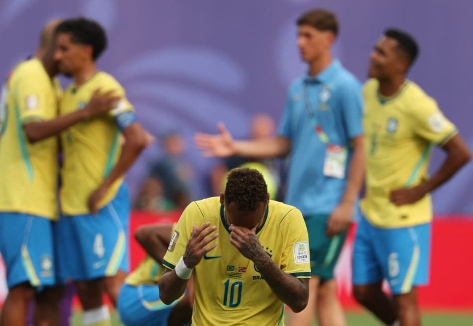 Neymar chora com a eliminação do Brasil na Copa do Mundo