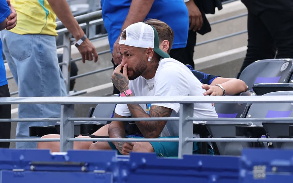 Neymar na arquibancada do MetLife Stadium após a eliminação do Brasil na Copa do Mundo 2026