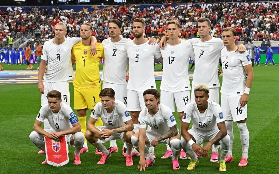 Noruega perfilada antes do jogo contra a Costa do Marfim pela Copa do Mundo