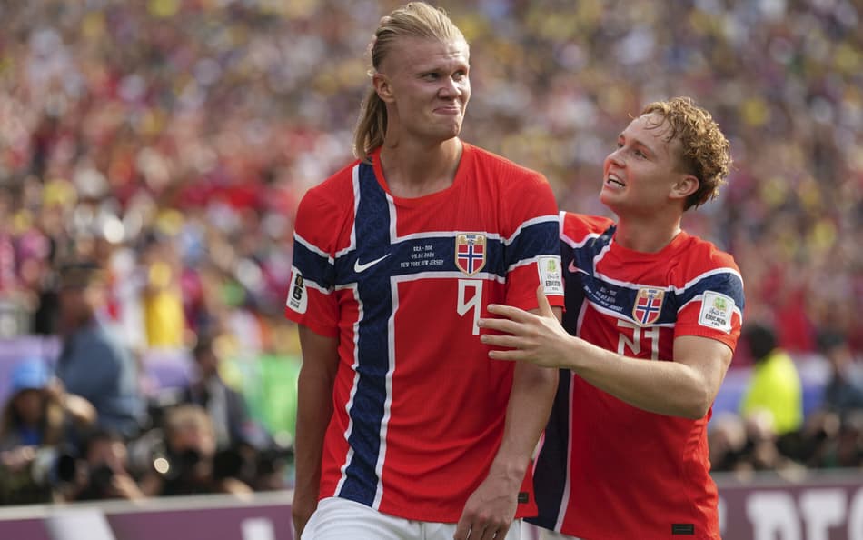 Haaland comemora o gol marcado na vitória da Noruega sobre o Brasil