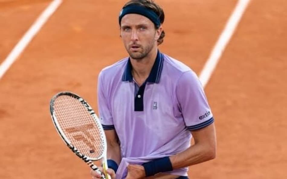 O francês Arthur Rinderknech durante partida em Roland Garros