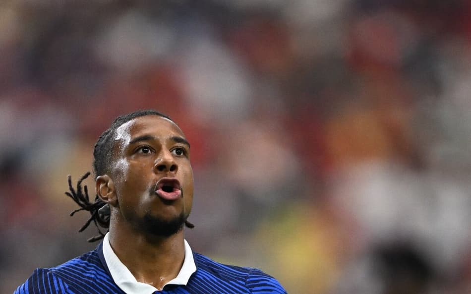 Olise durante partida entre França e Espanha na semifinal da Copa do Mundo