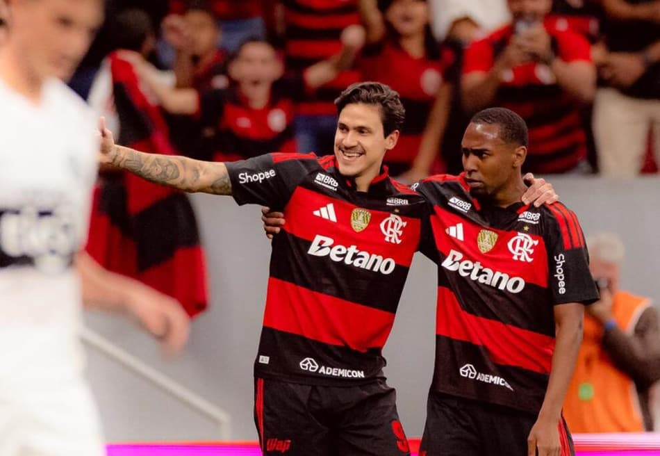 Pedro e Lorran em jogo do Flamengo