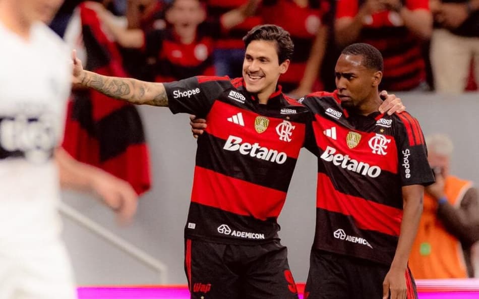 Pedro e Lorran em jogo do Flamengo