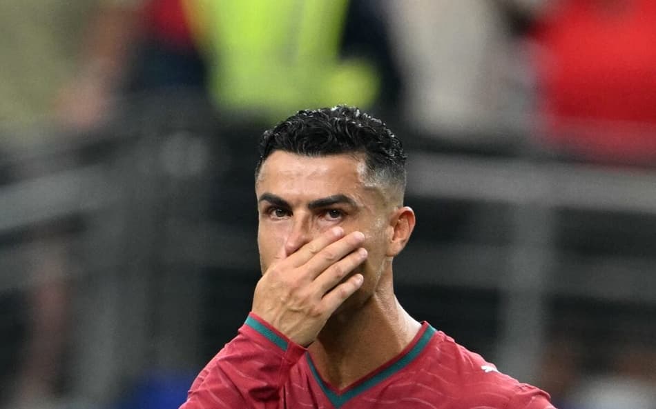 Cristiano Ronaldo chorando em Portugal x Espanha pela Copa do Mundo
