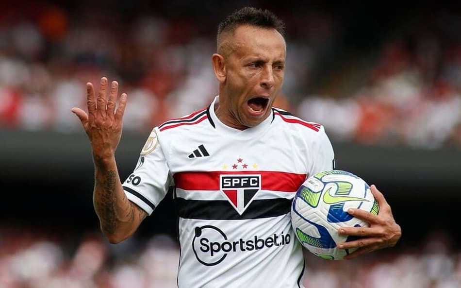 Torcedores do São Paulo avaliam nova função de Rafinha: 'Veremos'