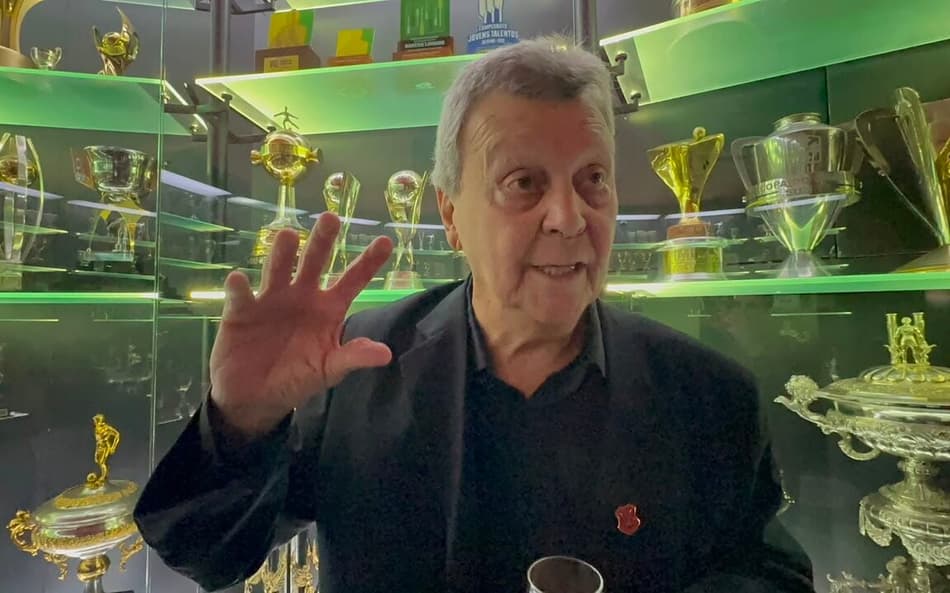 Raul, ídolo do Flamengo, em reabertura do museu