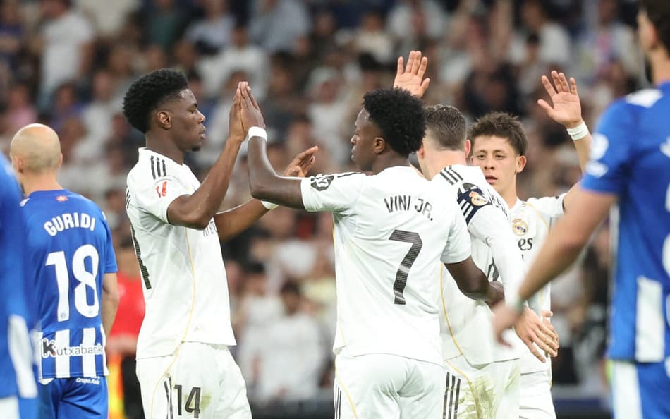 Com golaço de Vini Jr, o Real Madrid venceu o Alavés por La Liga (Foto: Pierre-Philippe MARCOU / AFP)