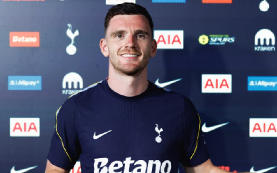 Robertson anunciado no Tottenham