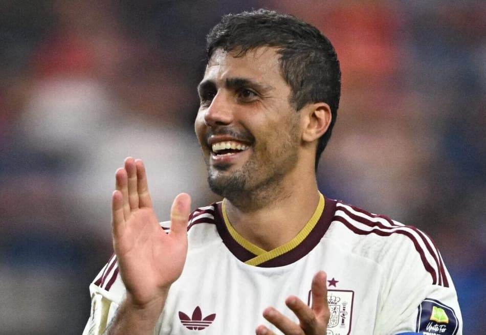 Rodri comemorando a vitória da Espanha sobre a França, na Copa do Mundo