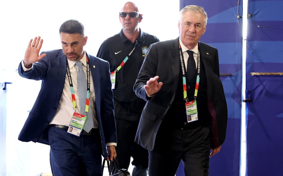 Rodrigo Caetano ao lado de Carlo Ancelotti (Foto: IMAGN IMAGES via Reuters/Troy Taormina)