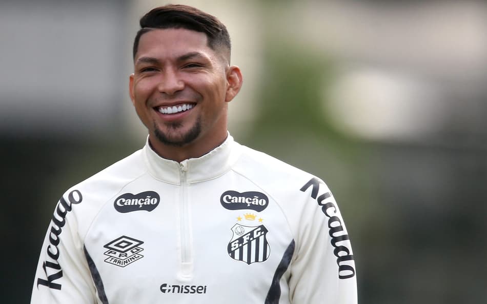 Rony com a camisa do Santos