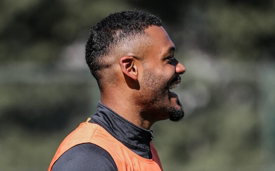 Sabino se recupera de lesão e participa de treino do São Paulo