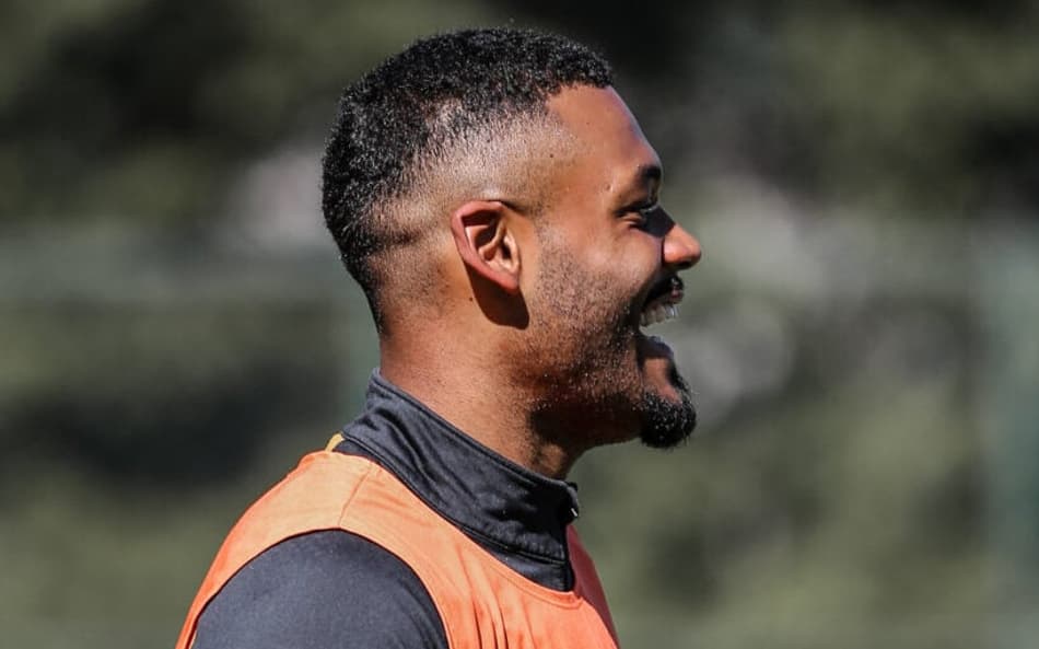 Sabino se recupera de lesão e participa de treino do São Paulo