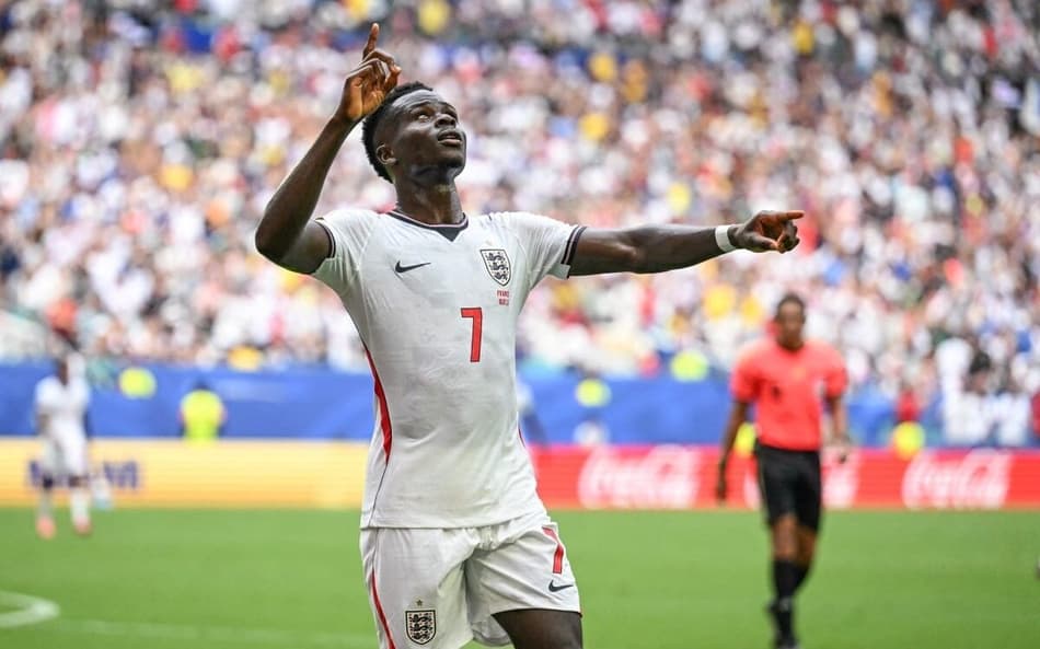 Saka comemora hat-trick ao lado de Bellingham e James em França x Inglaterra
