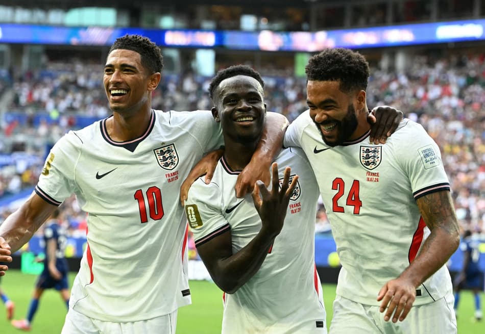 Saka comemora hat-trick ao lado de Bellingham e James em França x Inglaterra