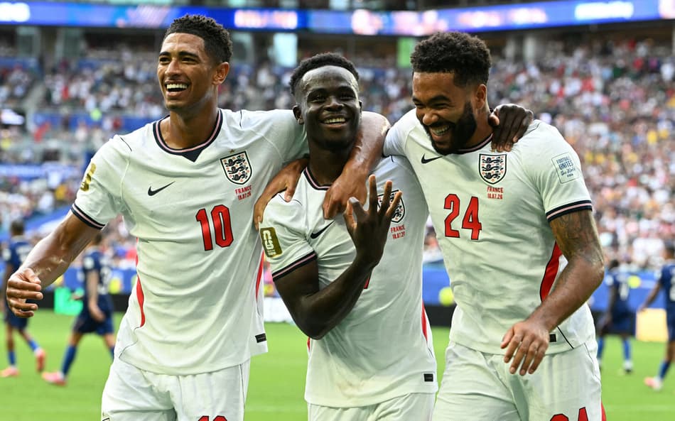 Saka comemora hat-trick ao lado de Bellingham e James em França x Inglaterra