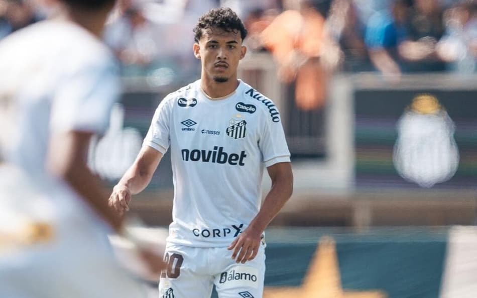Pepê Fermino fez a estreia no profissional do Santos em amistoso no Pacaembu. (Foto: Divulgação/ Santos FC)