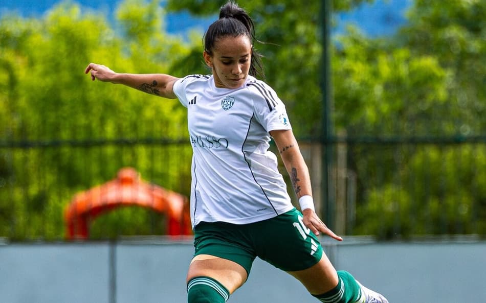 Thaisa em ação pelo WFC Nike Lusso