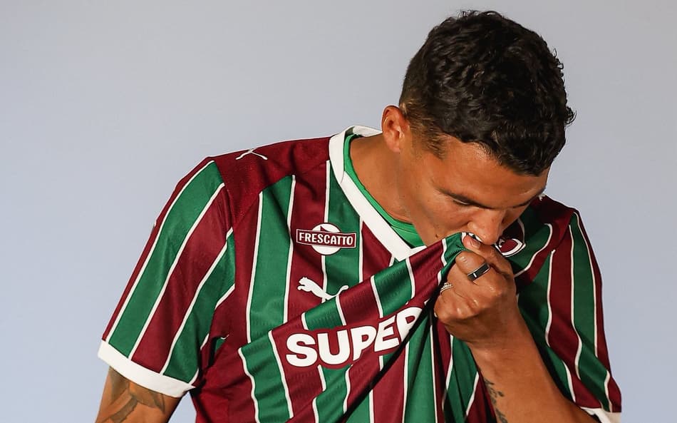 Thiago Silva se apresenta ao Fluminense