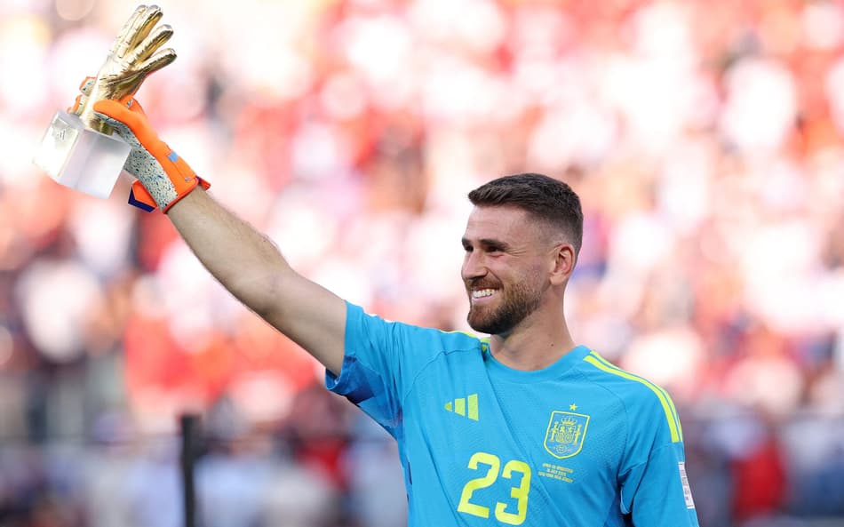 Unai Simón, da Espanha, recebeu prêmio de melhor goleiro da Copa do Mundo