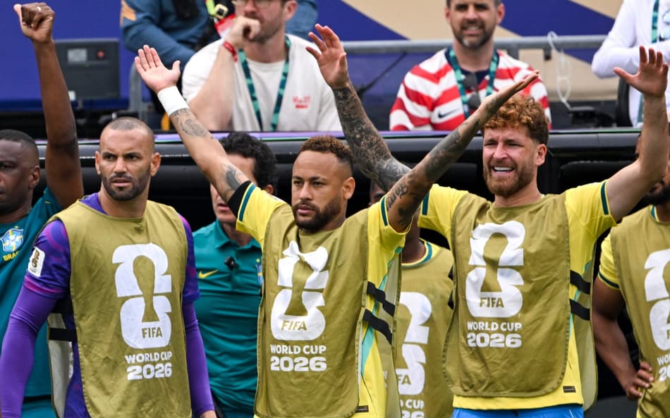 Weverton, Neymar e Léo Pereira protestam durante eliminação do Brasil para a Noruega nas oitavas de final da Copa do Mundo 2026