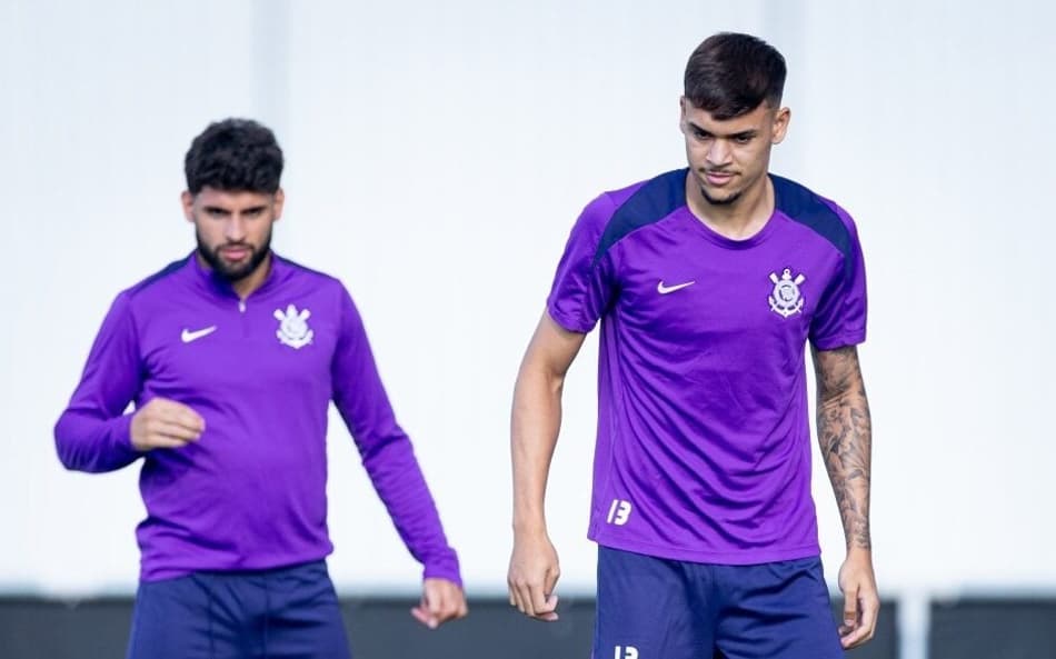 Yuri Alberto e João Pedro Tchoca durante treino do Corinthians