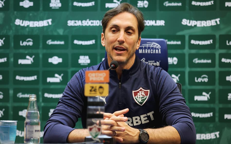 Zubeldía em entrevista coletiva pelo Fluminense