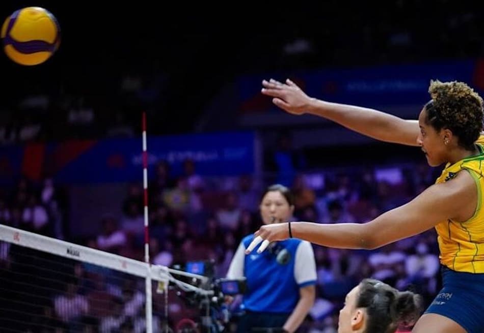 Ana Cristina foi a principal pontuadora do Brasil no duelo contra a Polônia