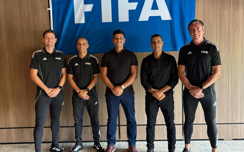 Ramon Abatti, Wilton Pereira Sampaio e Raphael Claus (à dir) serão os árbitros do Brasil na Copa