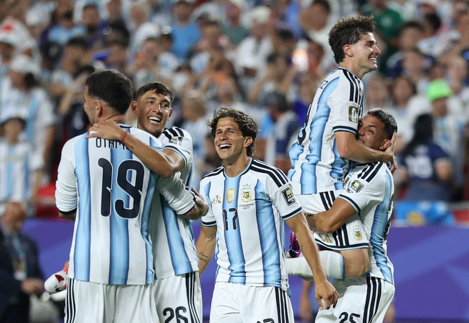 Jogadores da Argentina comemoram vitória sobre a Suíça na Copa do Mundo de 2026