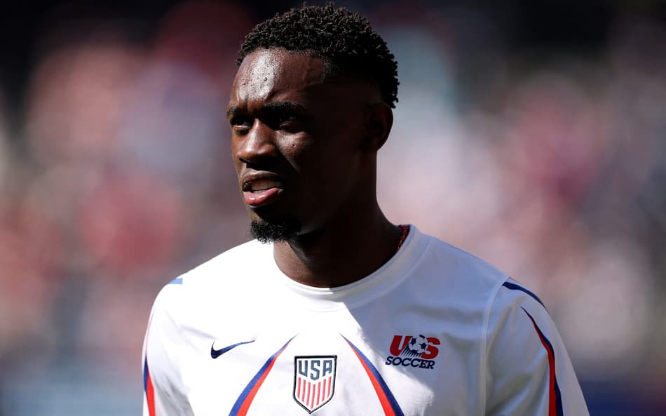 Folarin Balogun no aquecimento para Estados Unidos x Bélgica