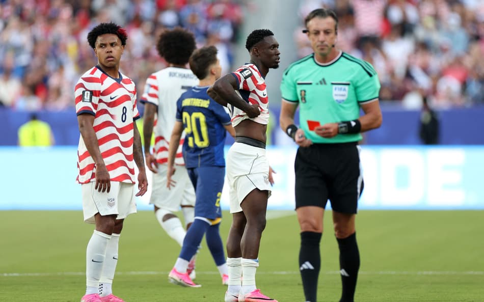 Balogun, atleta dos EUA, foi expulso aos 64 minutos de jogo