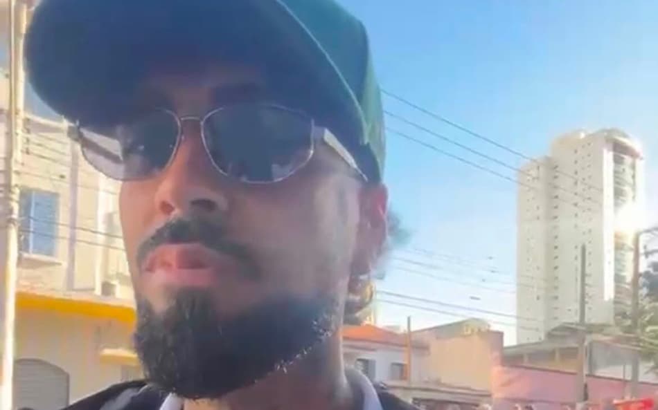 Barboza descobre bar de torcedores argentinos em São Paulo e se impressiona: 'Uma loucura'