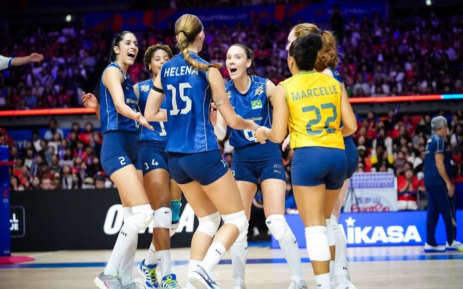 Seleção feminina comemora ponto em vitória sobre o Japão na VNL feminina